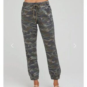 NWOT - Bella Dahl Camo Pocket Jogger Pants - Size Medium